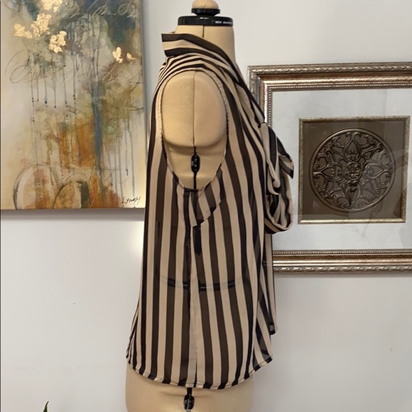 Striped top for your edgy Judy 🤓 - Picture 2 of 4